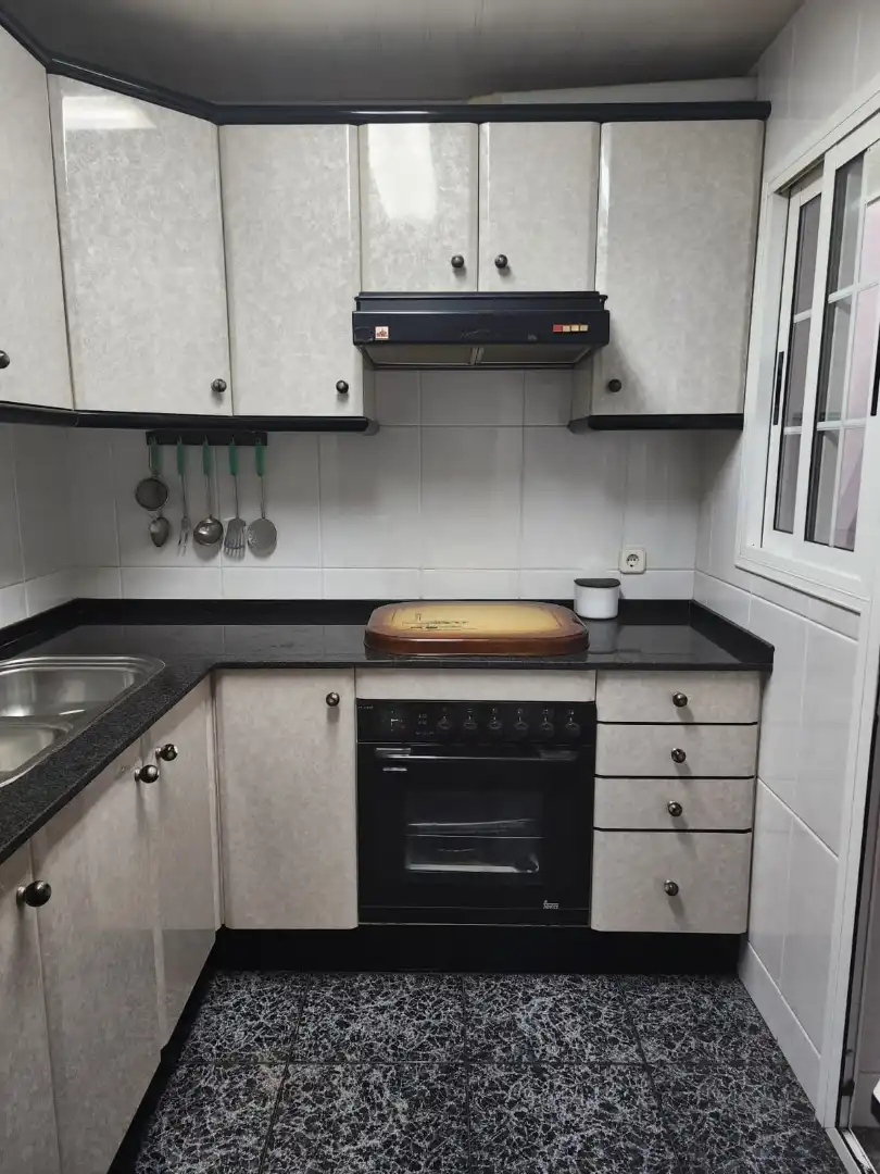 Kitchen of Flat for sale in L'Hospitalet de Llobregat  with Furnished, Oven and Washing machine