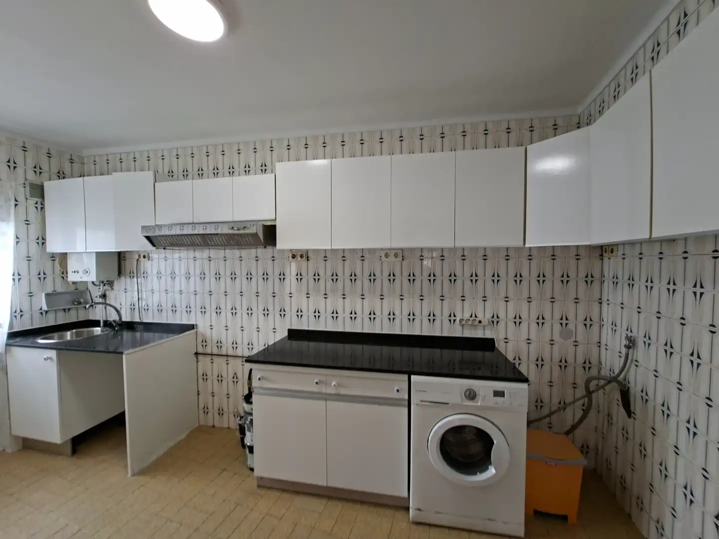 Cuina de Pis de lloguer en Avilés amb Calefacció, Parquet i Moblat