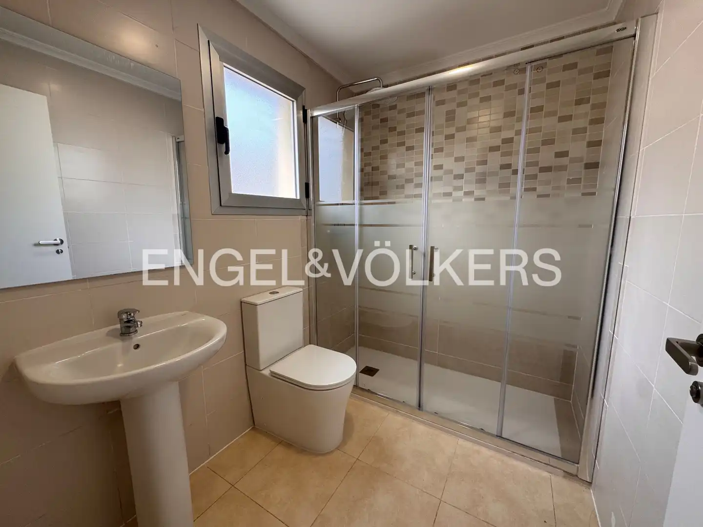Badezimmer von Wohnung zur Miete in Dénia mit Klimaanlage, Heizung und Balkon