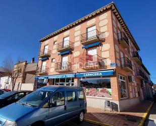 Vista exterior de Pis en venda en Sanchidrián amb Terrassa i Balcó