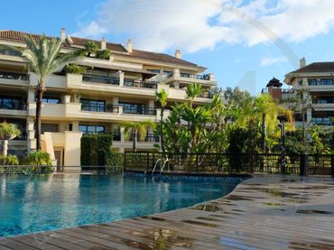 Duplex with pool to rent in Nueva Andalucía