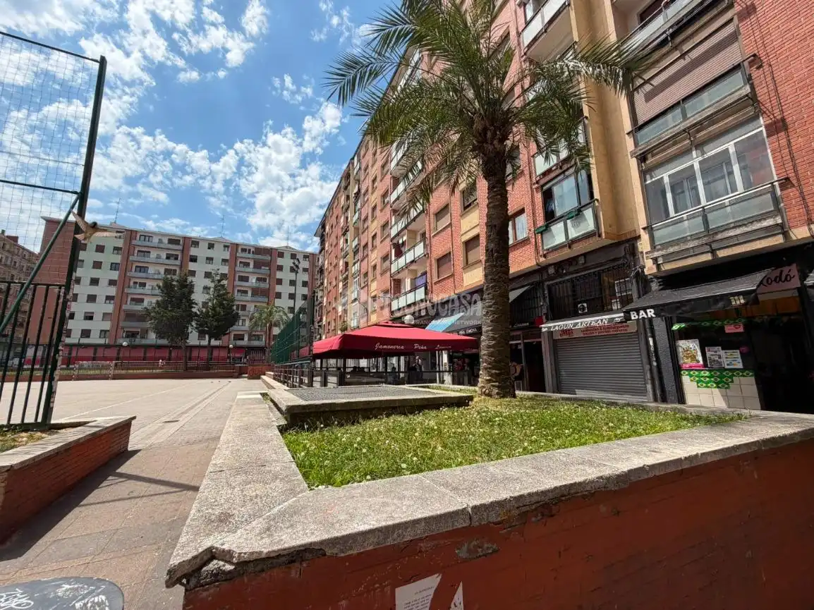 Vista exterior de Local de alquiler en Bilbao 