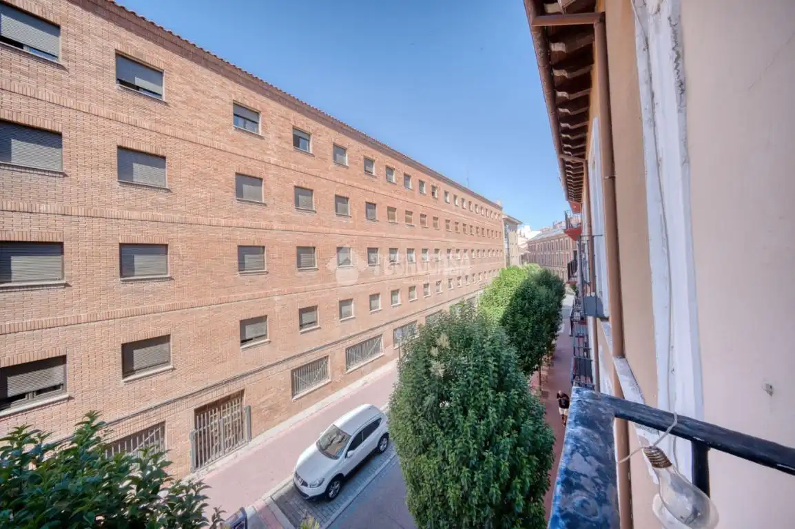 Vista exterior de Pis en venda en Valladolid amb Calefacció