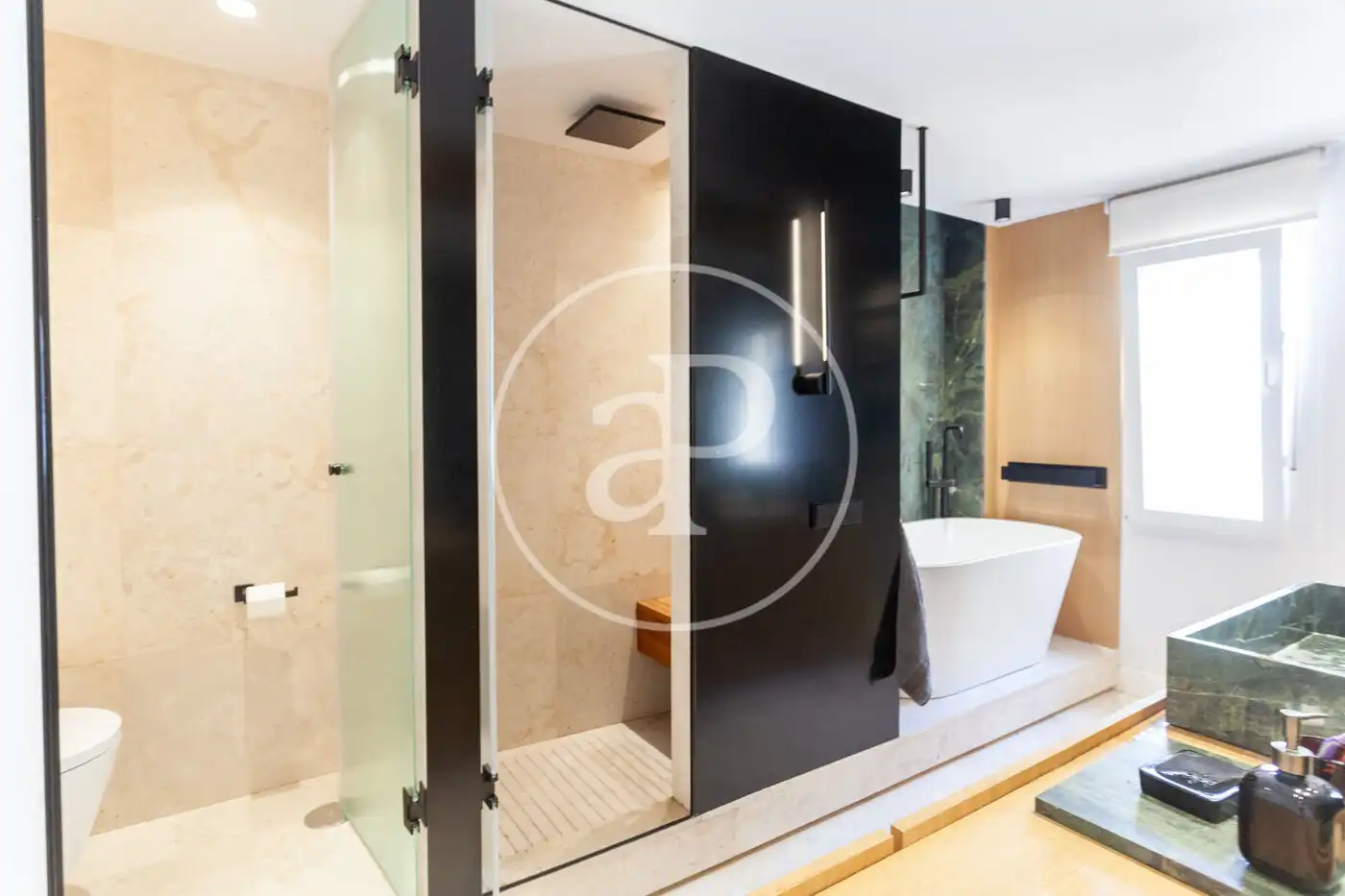 Bathroom of Flat for sale in Madrid  with Air Conditioner, Heating and Terrace