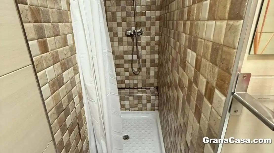 Badezimmer von Wohnung zur Miete in Granada mit Klimaanlage, Heizung und Möbliert
