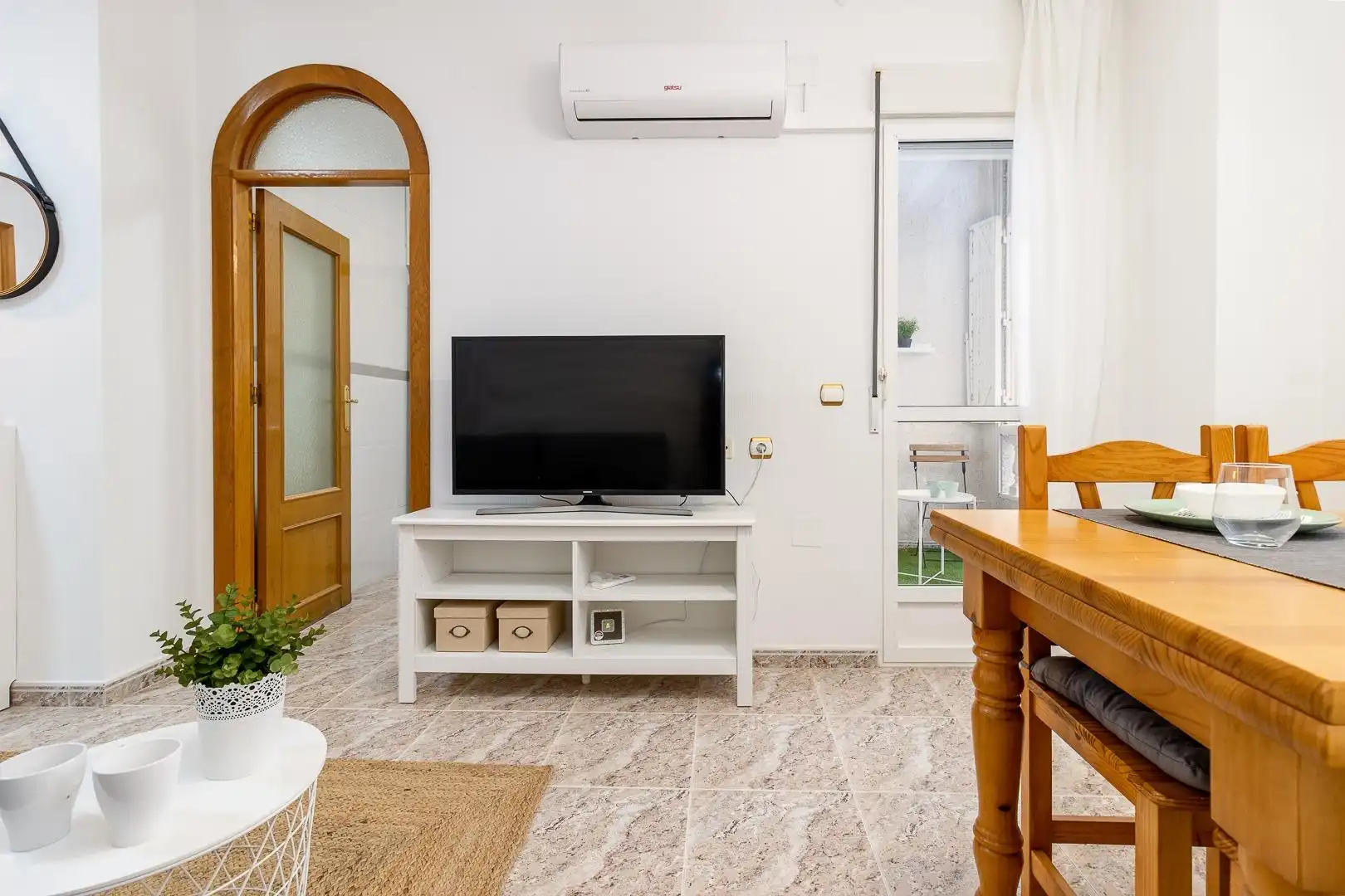 Sala de estar de Apartamento de alquiler en Torrevieja con Aire acondicionado, Terraza y Amueblado