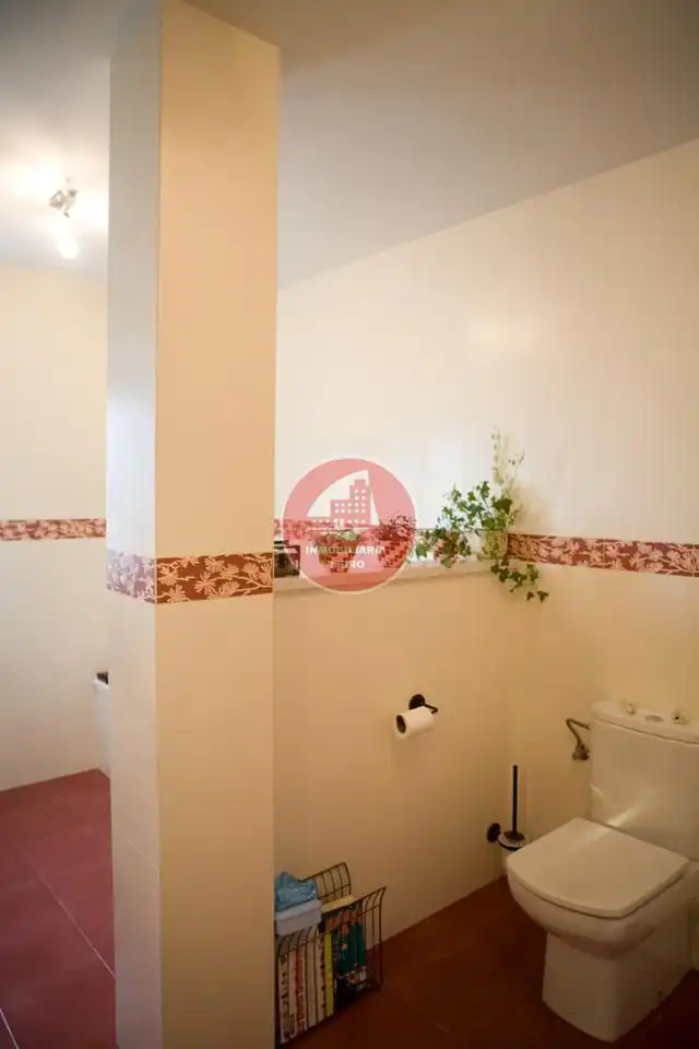 Bany de Casa o xalet en venda en Pontevedra Capital  amb Jardí privat, Terrassa i Moblat