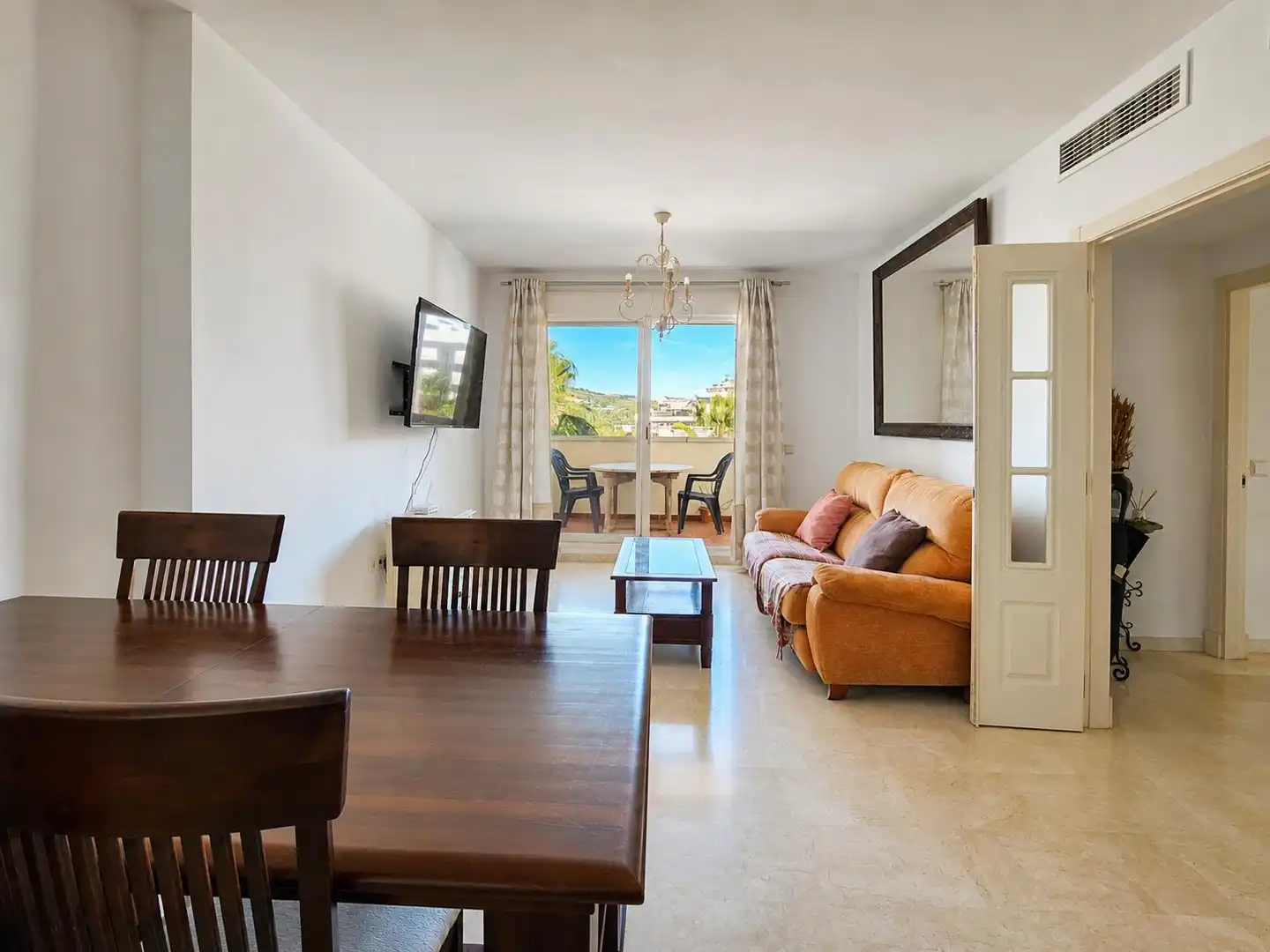 Sala d'estar de Pis en venda en Estepona amb Aire condicionat, Calefacció i Terrassa