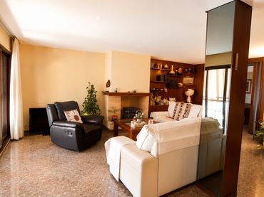 Appartamento con balcone in vendita a Carrer Mestre Guillem