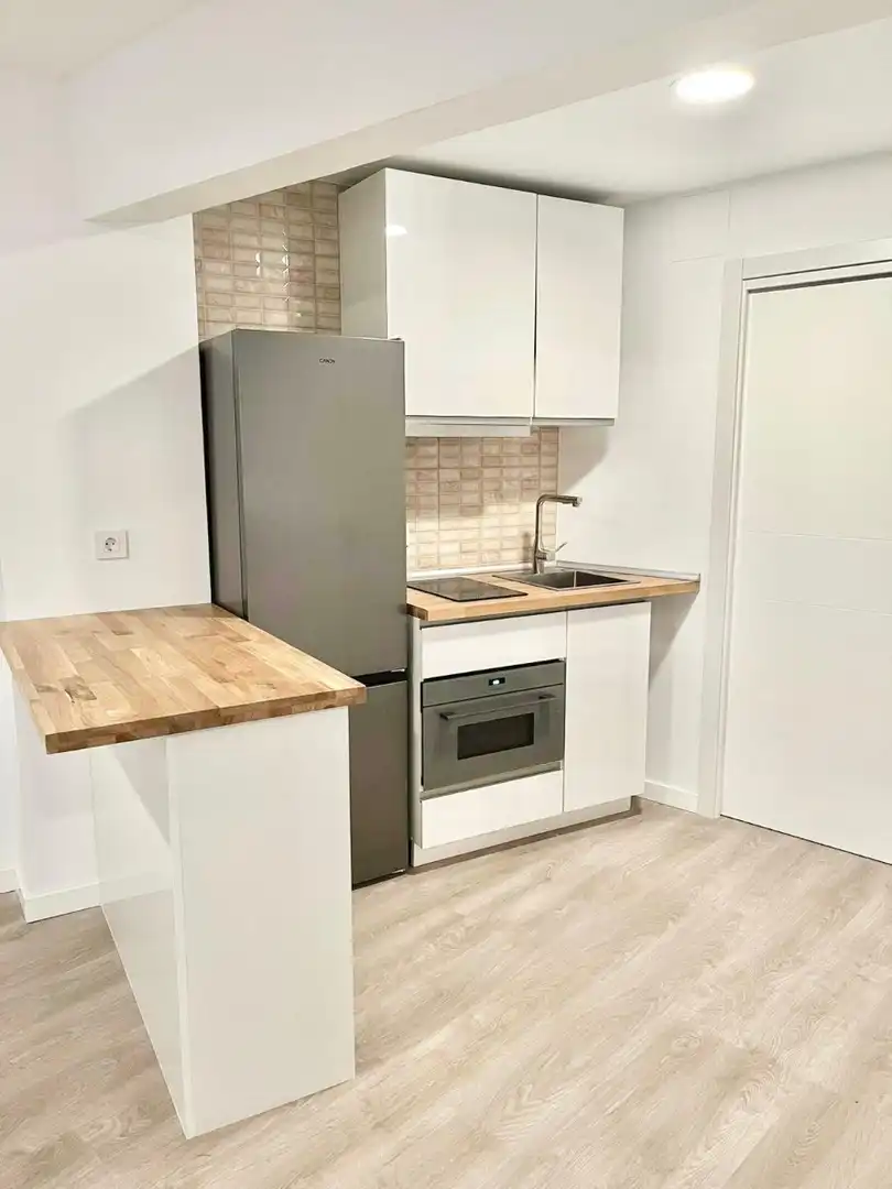 Cuina de Apartament de lloguer en El Campello amb Aire condicionat, Moblat i Rentadora