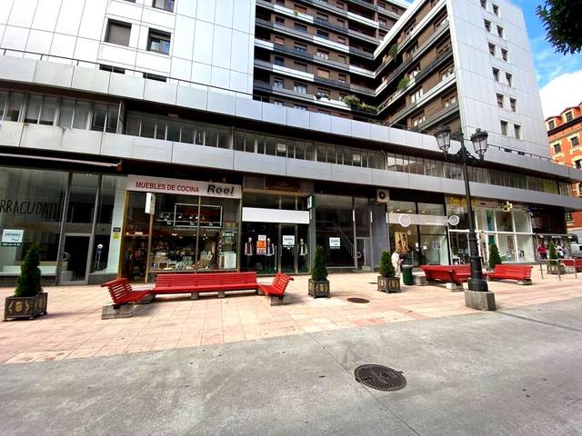 Local comercial en Alquiler en Nueve De Mayo en Salesas - Foncalada - Campoamor
