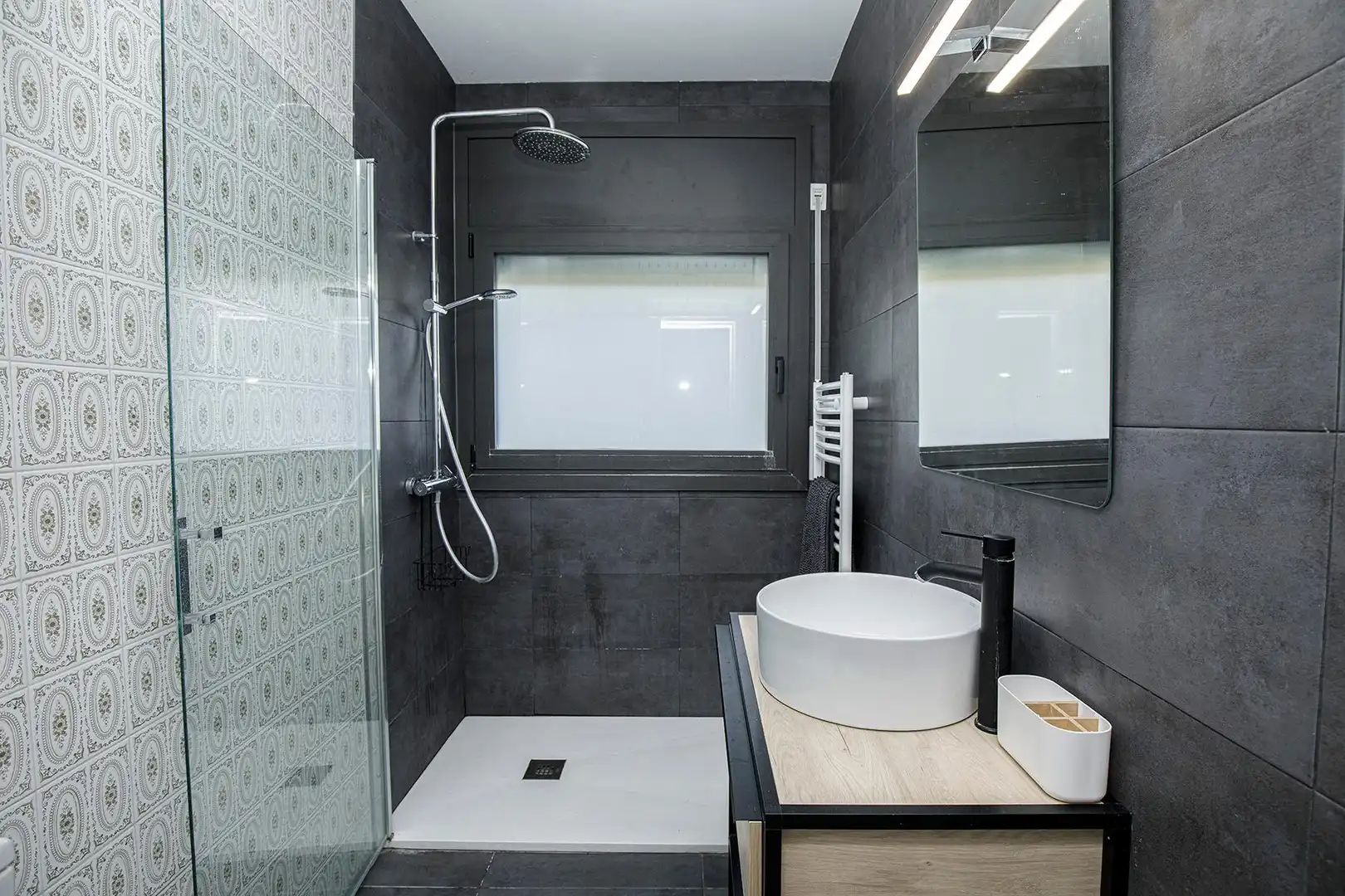 Badezimmer von Wohnung zur Miete in Sant Martí de Llémena mit Klimaanlage, Privatgarten und Terrasse