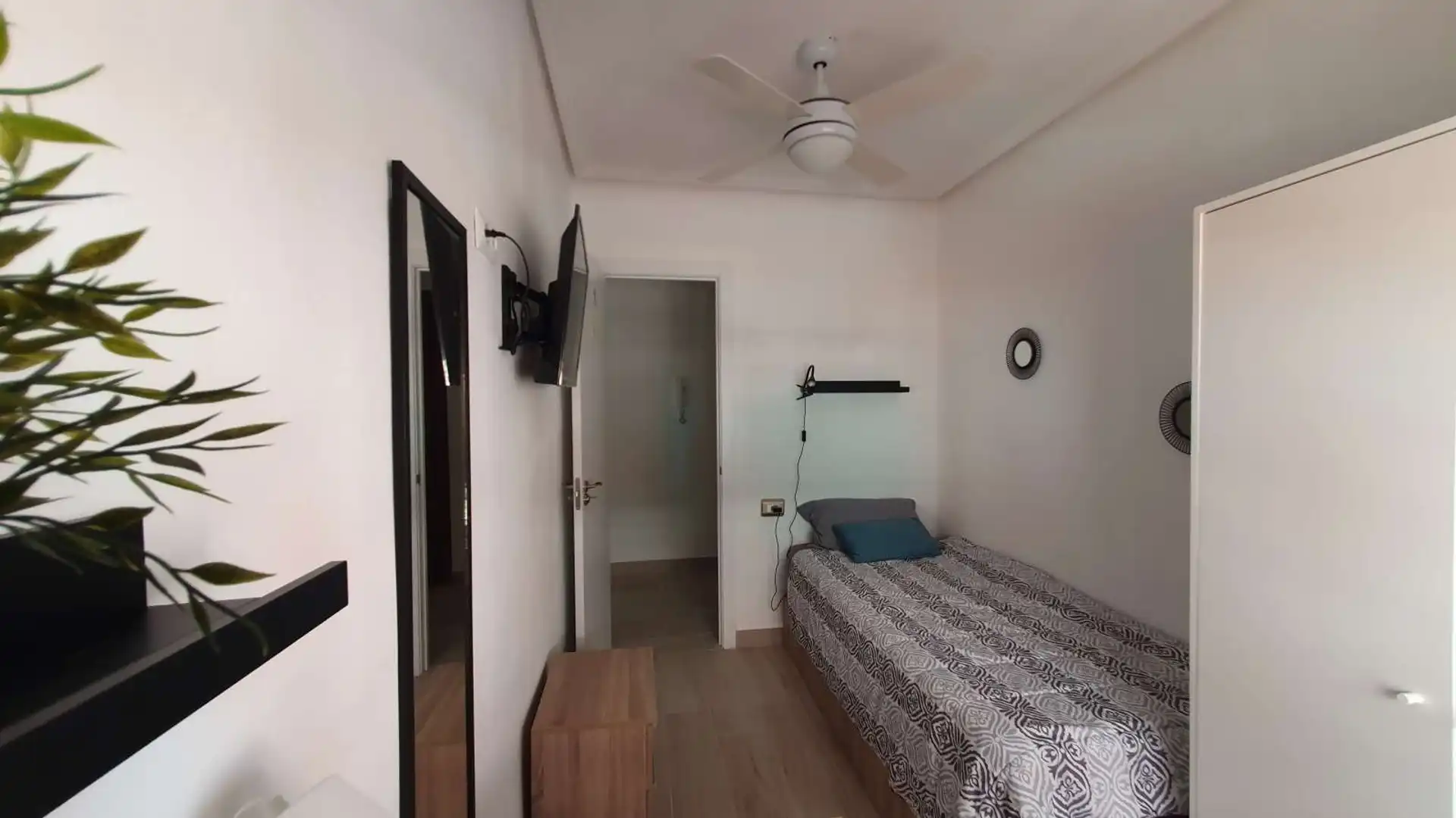 Habitación de Piso para compartir en  Valencia Capital con Aire acondicionado, Terraza y Amueblado