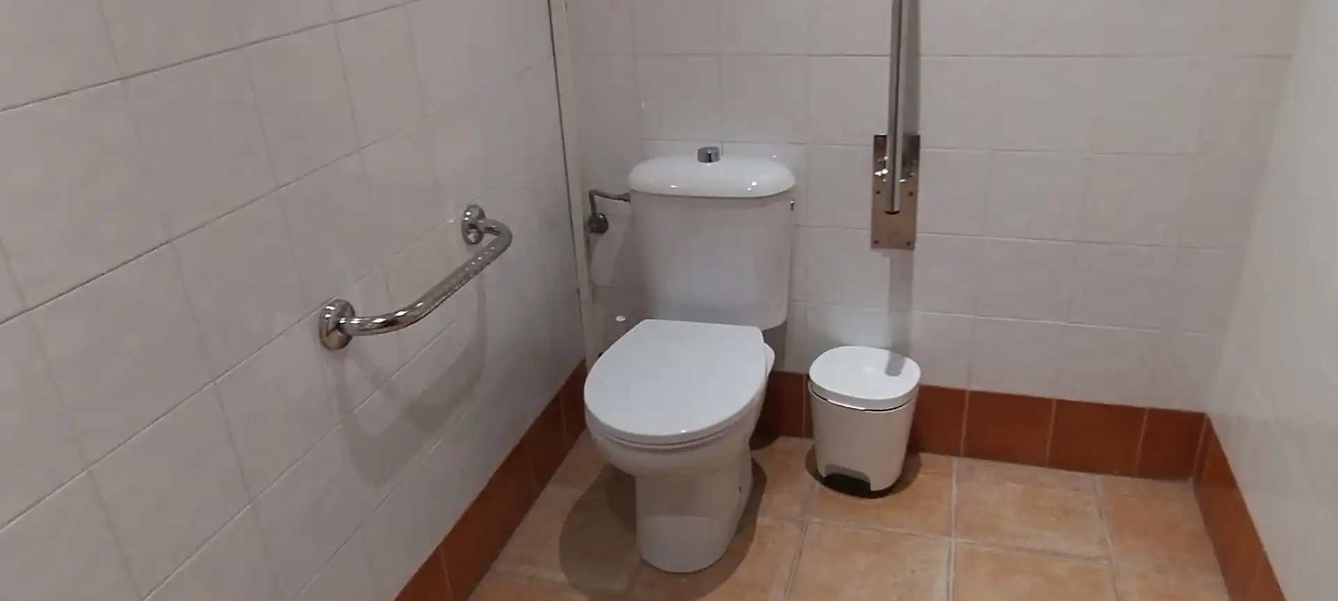Bathroom of Commercial properties for sale in Jerez de la Frontera  with Air Conditioner