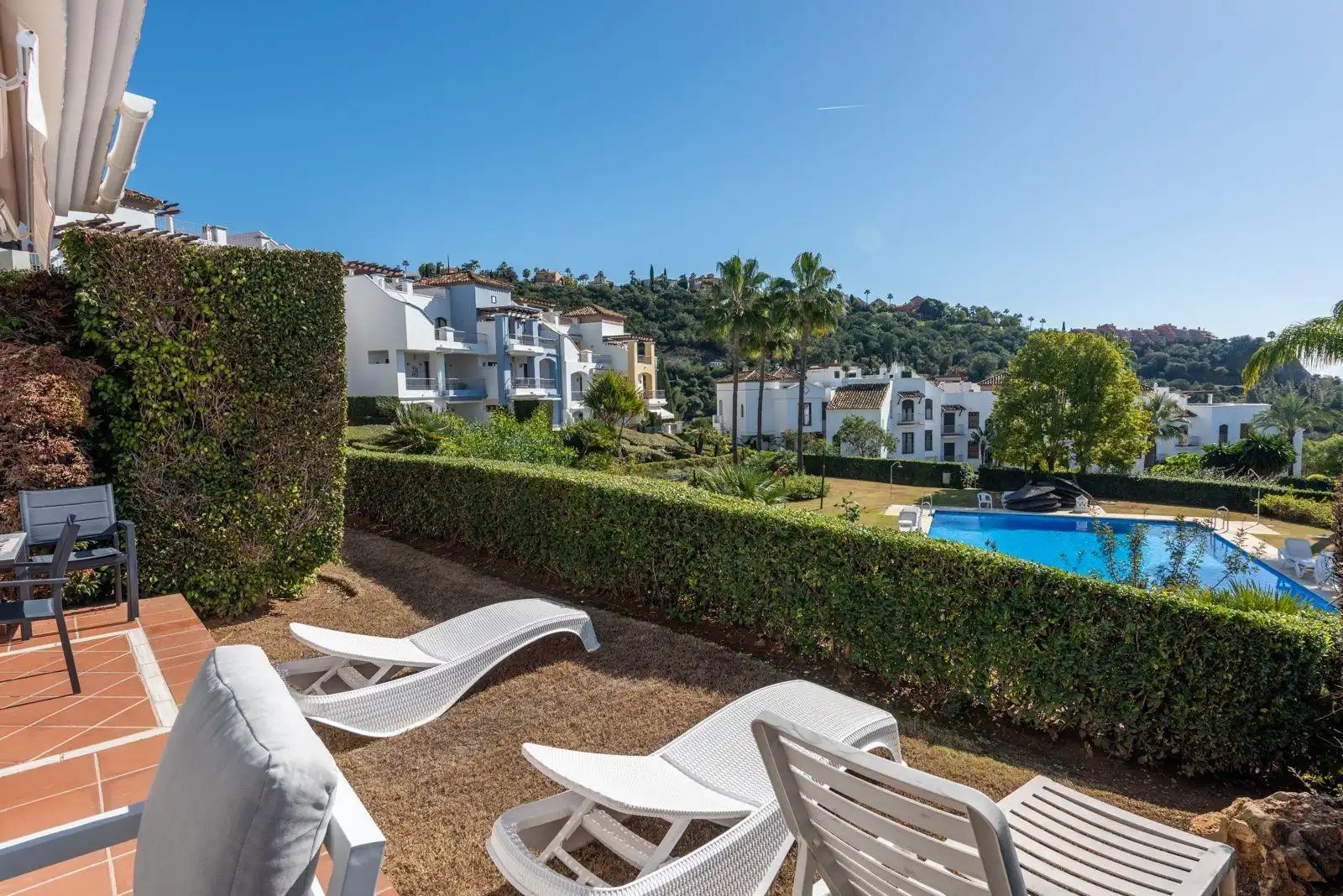 Jardín de Planta baja en venta en Benahavís con Aire acondicionado, Terraza y Piscina