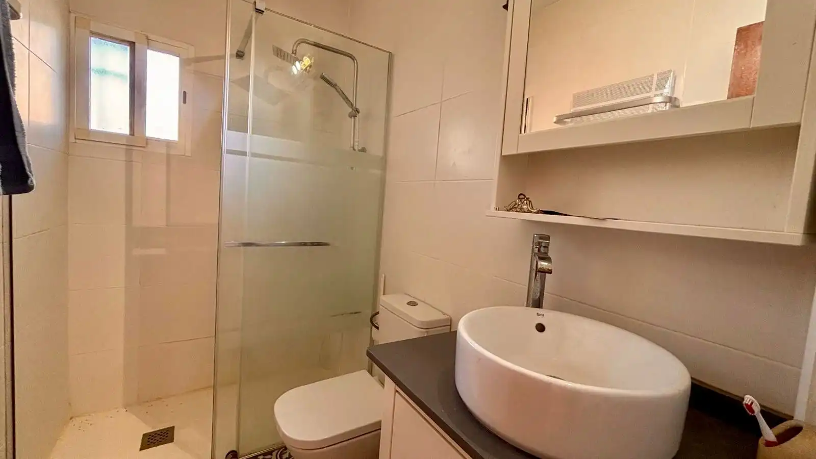 Baño de Casa o chalet en venta en Pedralba con Jardín privado, Terraza y Piscina