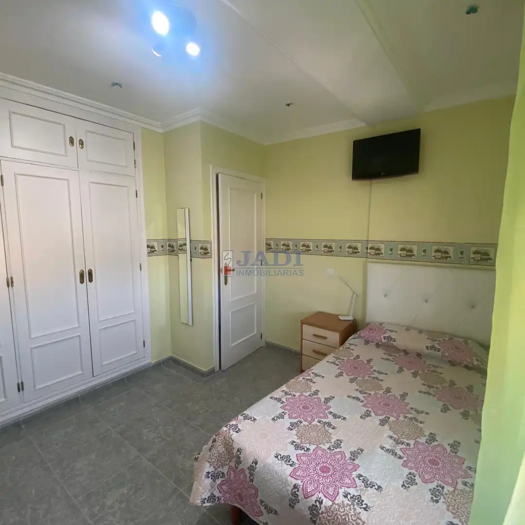 Bedroom of Flat for sale in Valdepeñas  with Air Conditioner, Heating and Terrace
