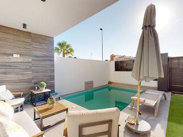 Villa avec balcon à vendre à Calle SANTA EULALIA 46