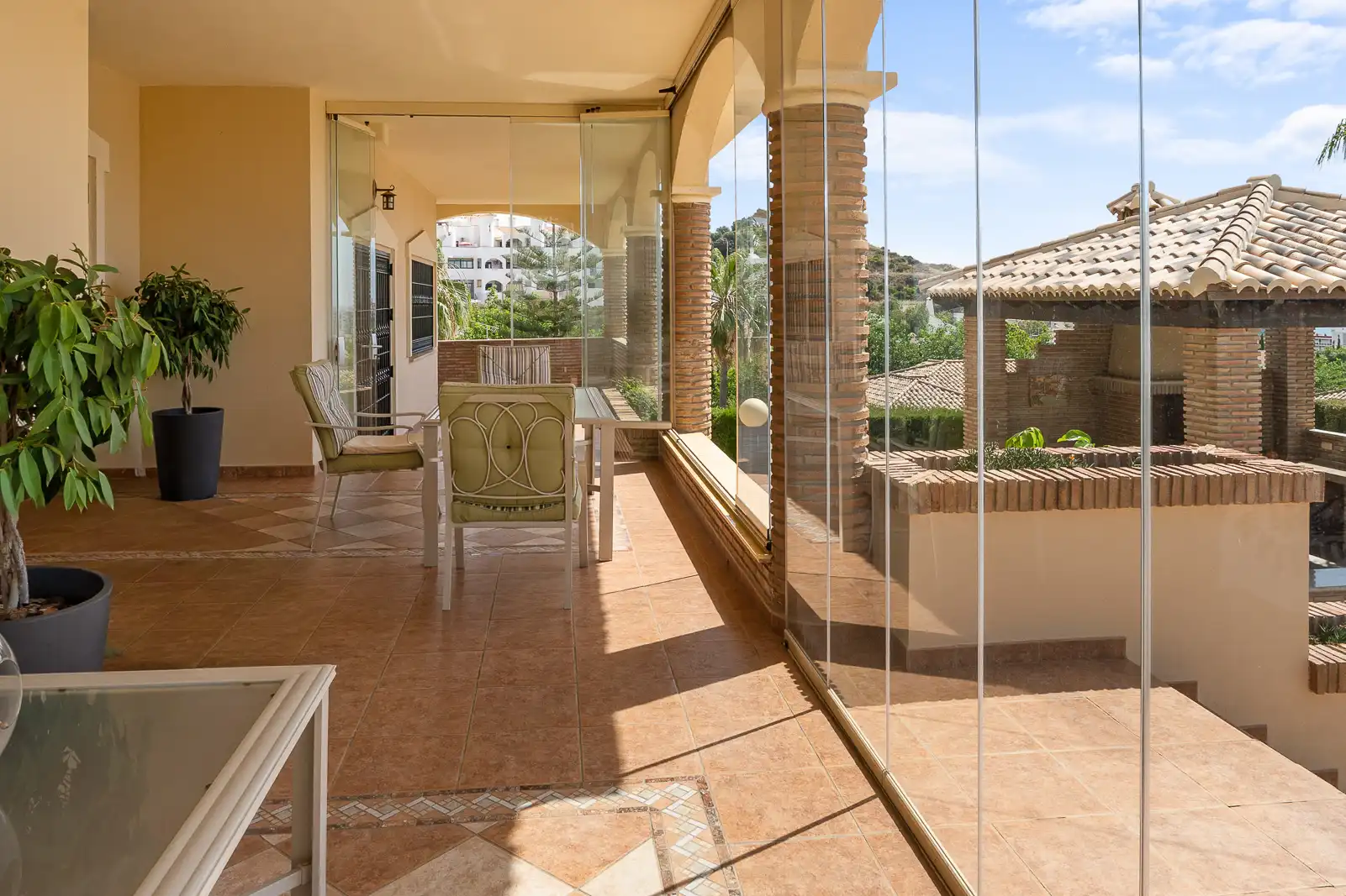 Terrassa de Casa o xalet en venda en Benalmádena amb Aire condicionat, Jardí privat i Piscina