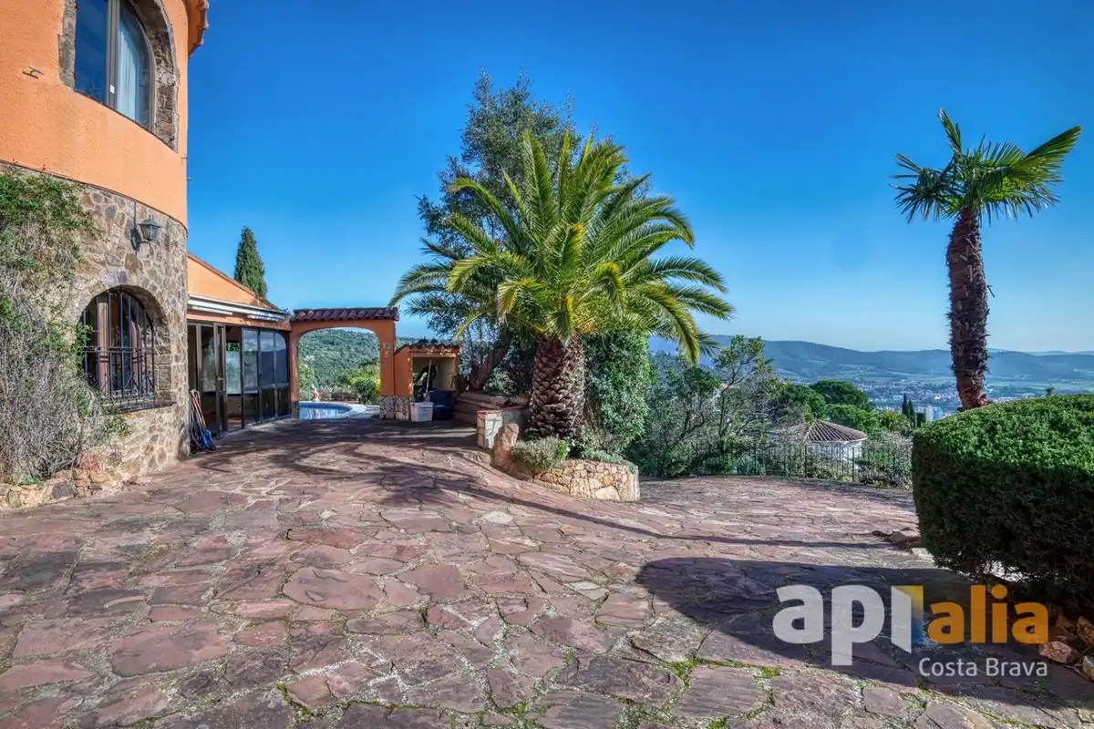 Chalet con piscina en venta en Carrer Basilea, imagen 9