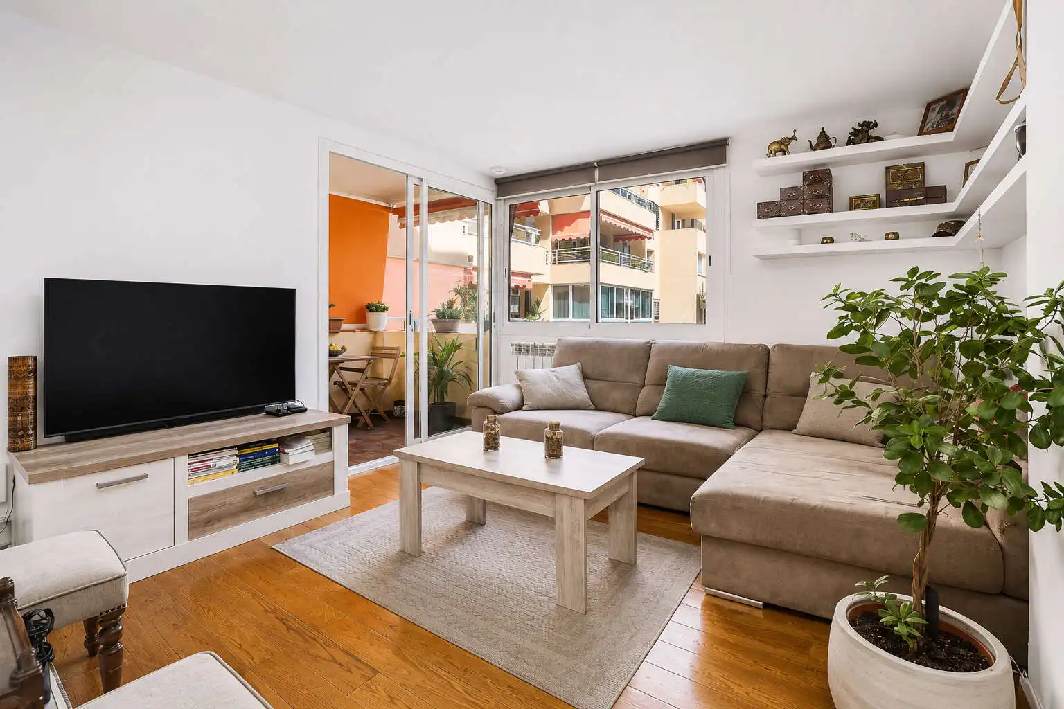 Sala d'estar de Planta baixa en venda en  Palma de Mallorca amb Aire condicionat, Terrassa i Moblat