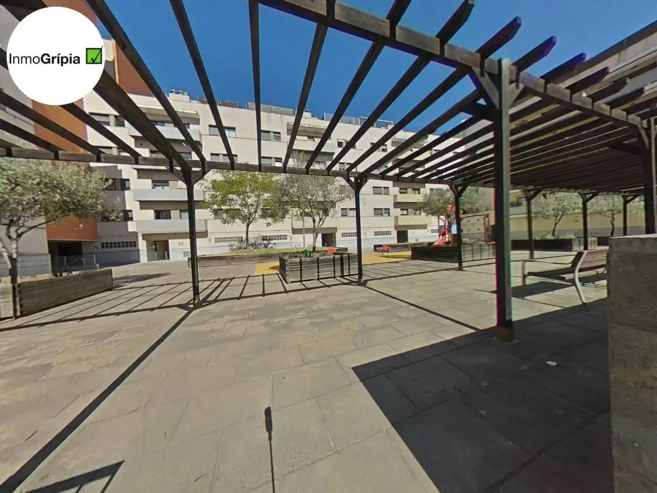 Außenansicht von Wohnung zum Verkauf in Terrassa mit Klimaanlage, Heizung und Parkett