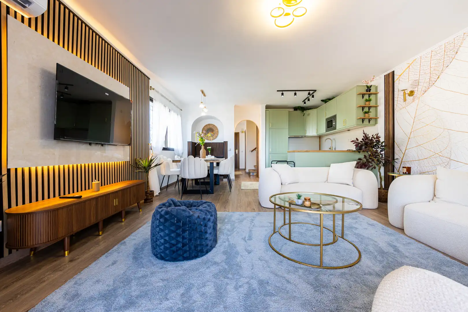 Sala d'estar de Casa adosada en venda en Mijas amb Aire condicionat, Terrassa i Traster
