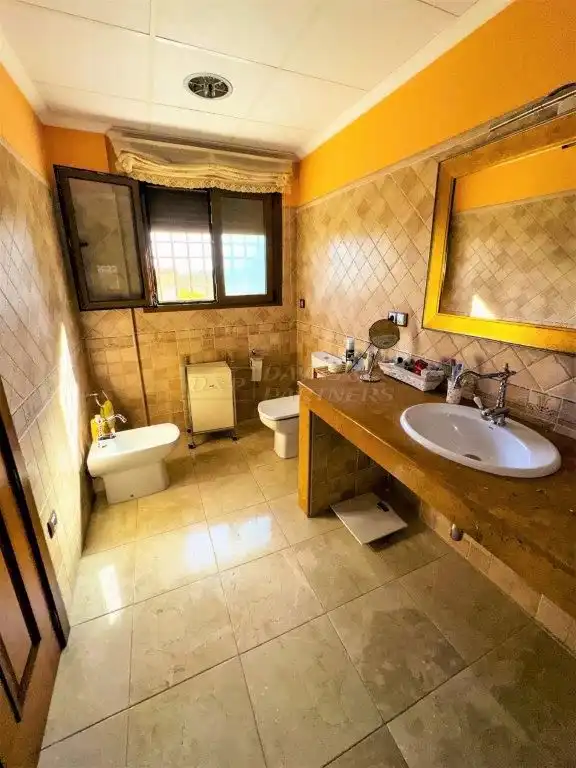Bany de Casa o xalet en venda en Orihuela amb Aire condicionat, Jardí privat i Traster