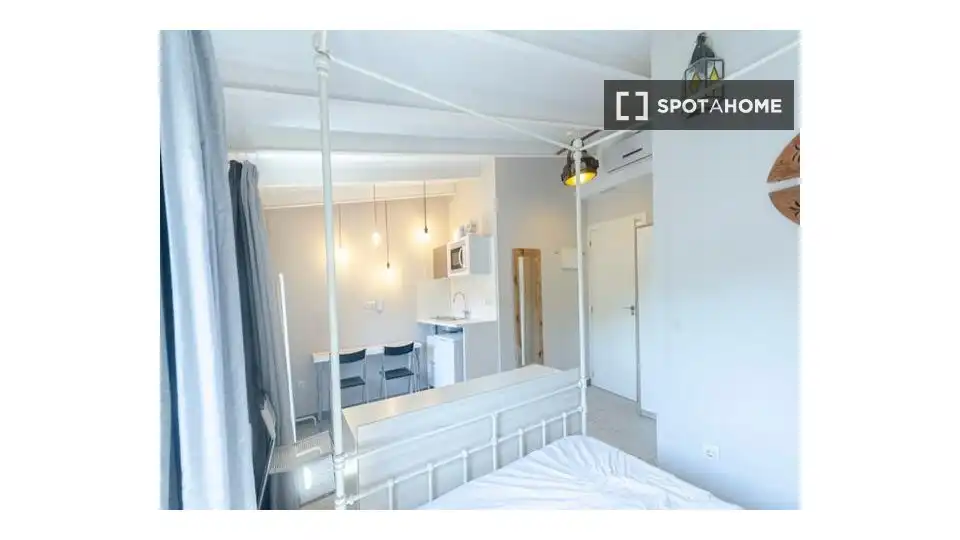 Bedroom of Flat for rent in Barcelona  with Air Conditioner, Heating and Furnished