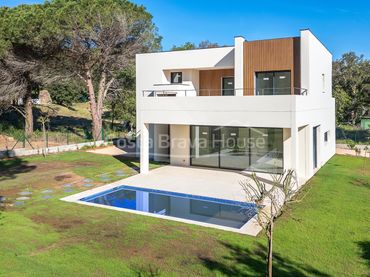 Casa con piscina en venta en Passatge de Teresa Ferrer i Serras