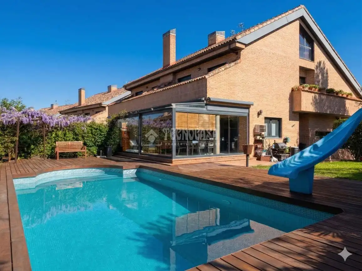 Casa adosada en venta en Villanueva de la Cañada ciudad