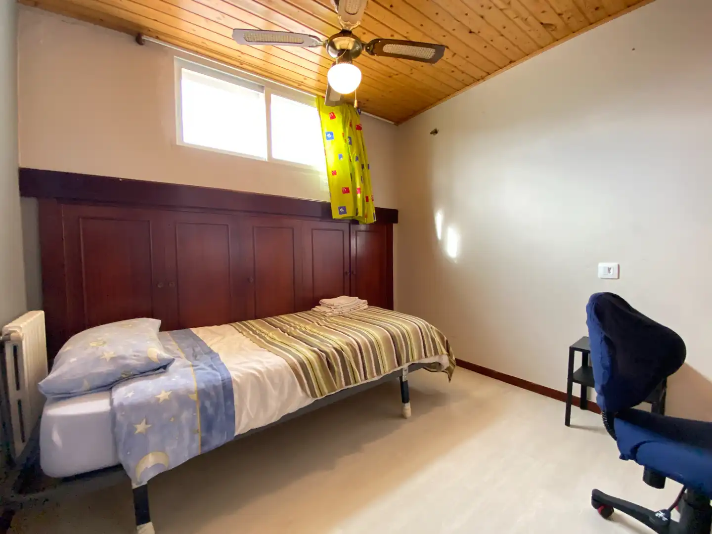 Habitación de Casa adosada en venta en Santiago de Compostela  con Calefacción, Trastero y Amueblado