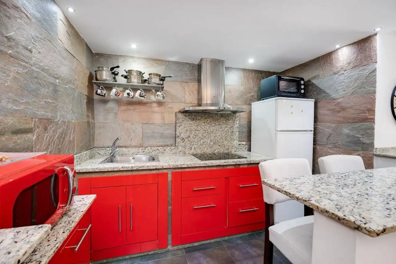 Cocina de Apartamento de alquiler en Torrevieja con Amueblado, Lavadora y Microondas