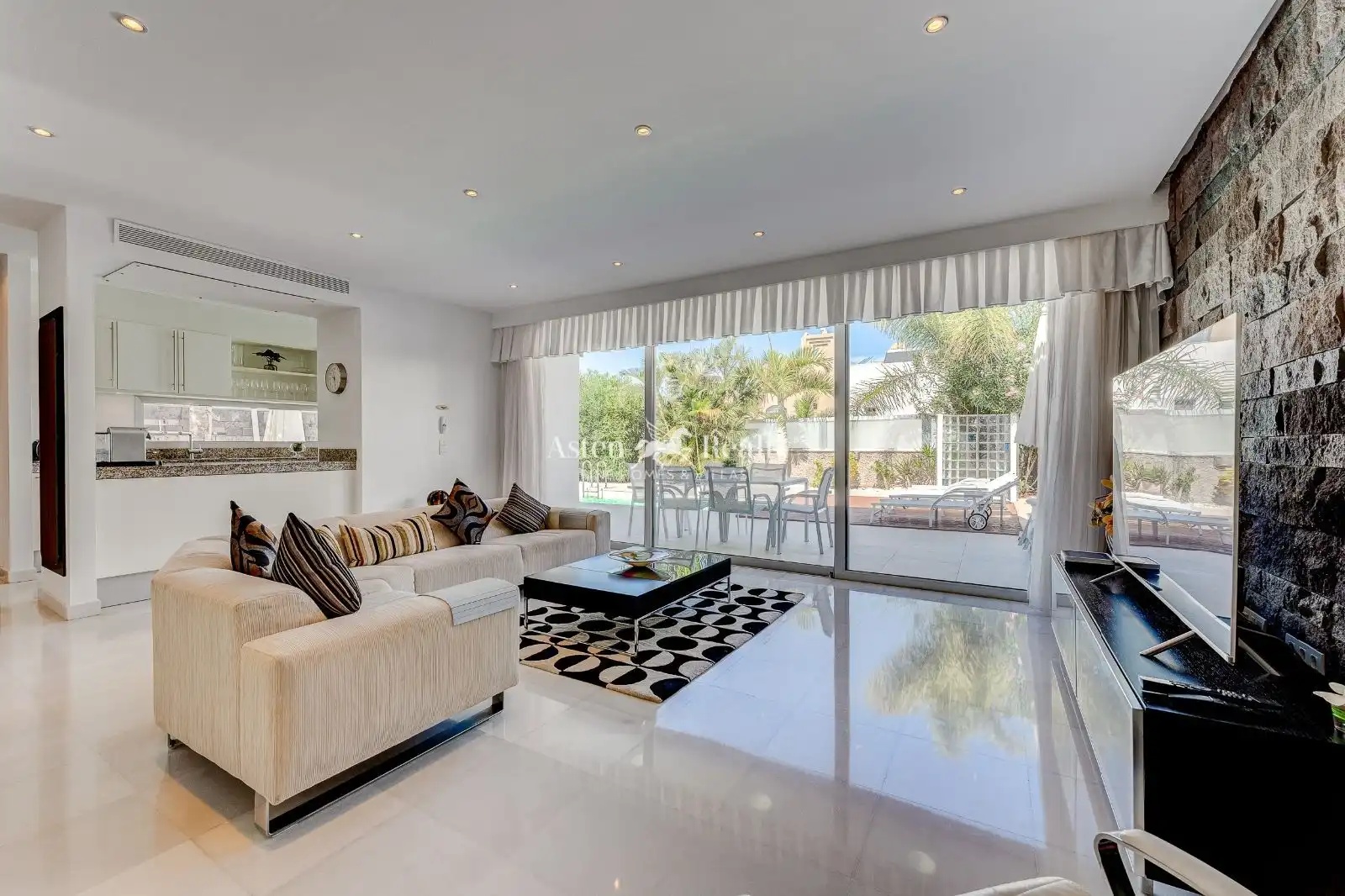 House with pool for sale in Londres, imagen 16