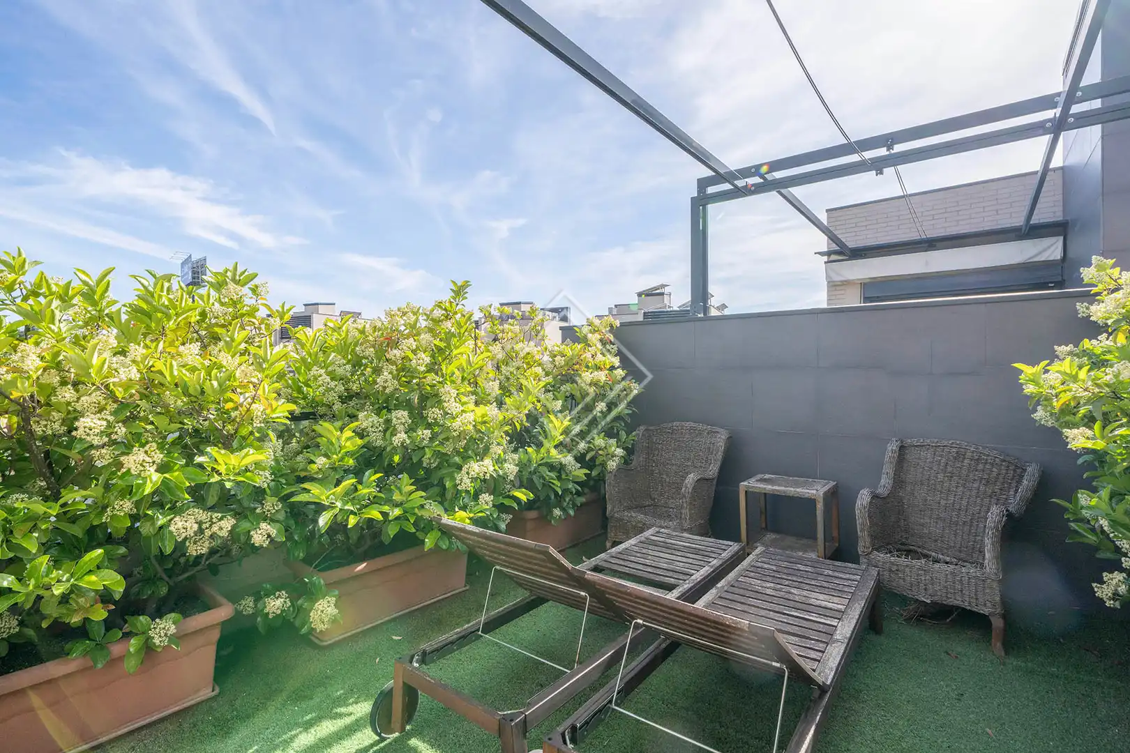 Terrasse von Einfamilien-Reihenhaus zum Verkauf in Madrid mit Klimaanlage, Heizung und Privatgarten