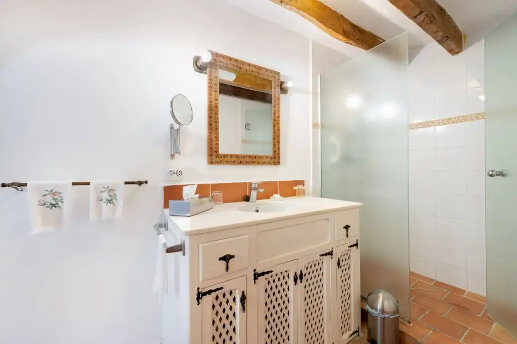 Badezimmer von Country house zum Verkauf in Pollença mit Klimaanlage, Terrasse und Möbliert