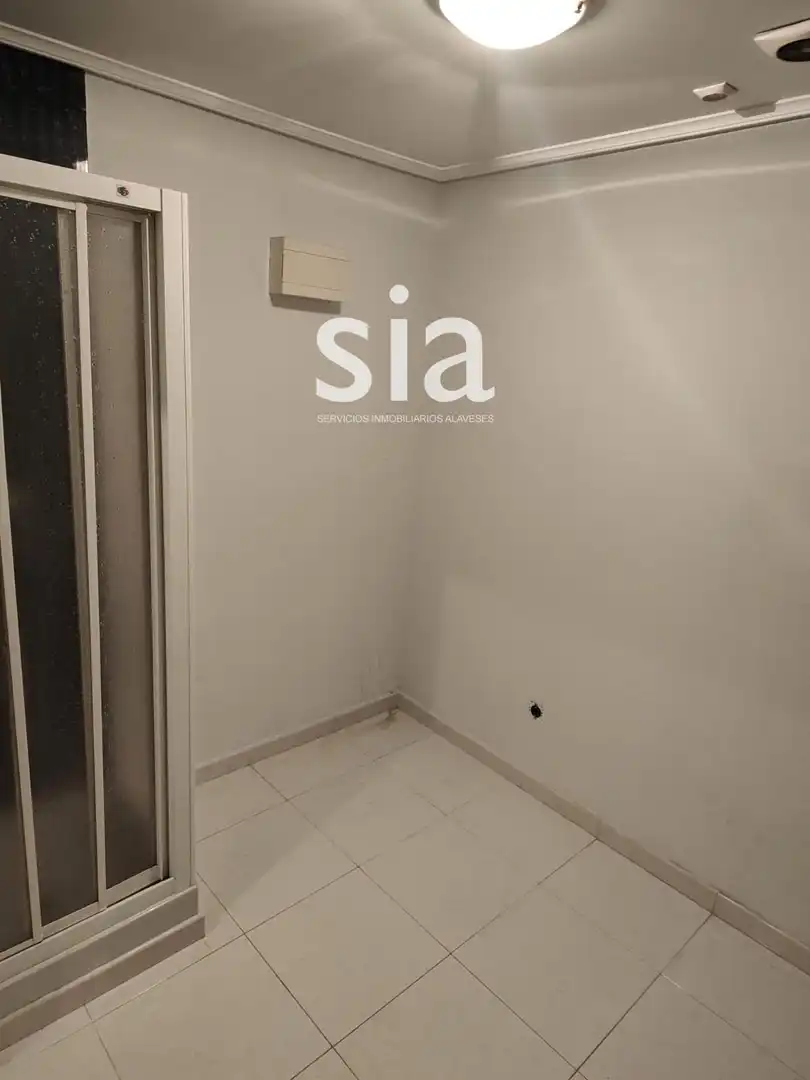 Bedroom of Commercial properties for sale in Vitoria - Gasteiz  with Furnished
