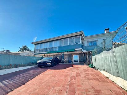 Exterior view of House or chalet for sale in Las Rozas de Madrid  with Terrace and Swimming Pool