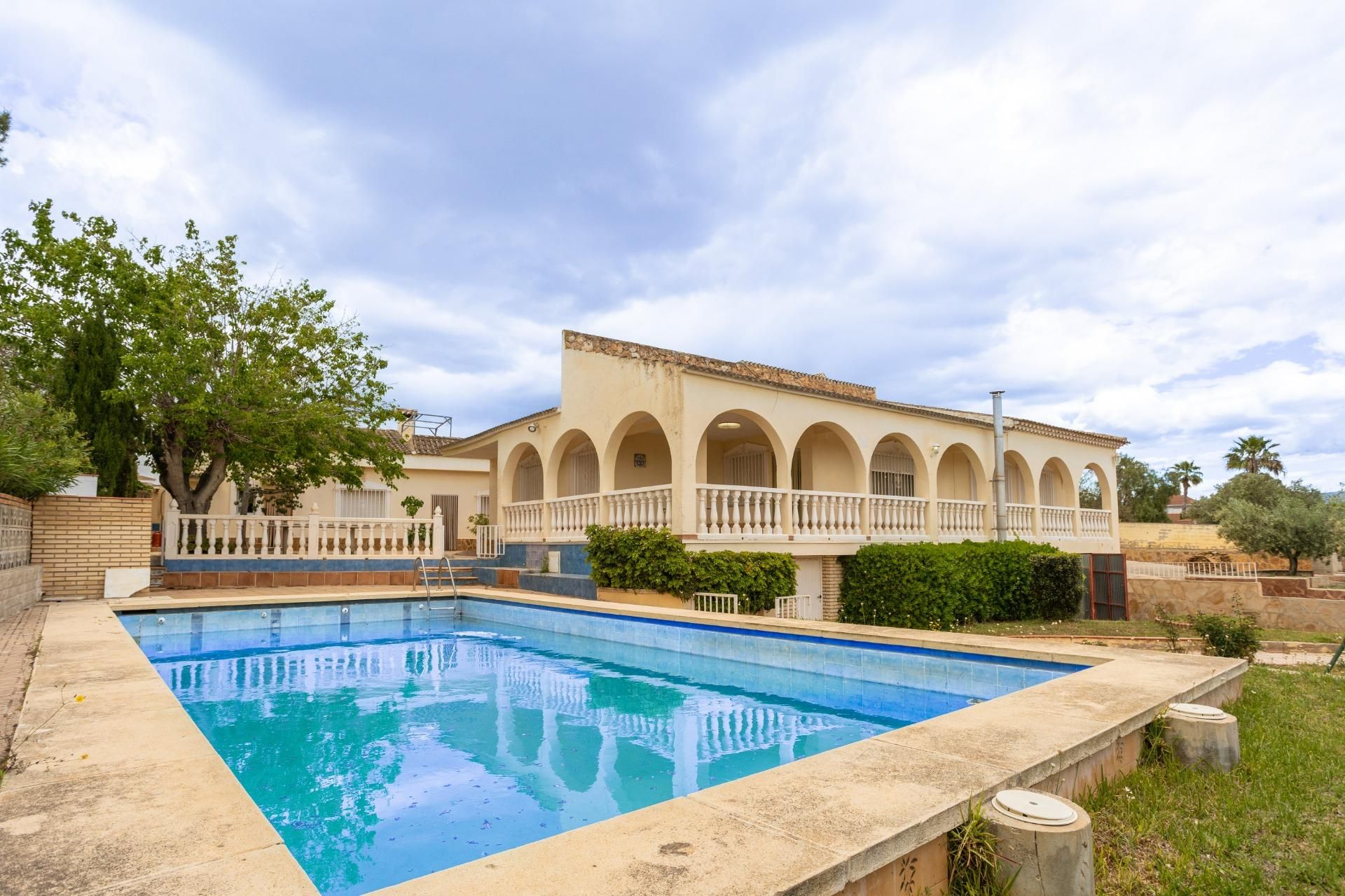 Piscina de Casa o xalet de lloguer en Domeño amb Calefacció, Jardí privat i Terrassa