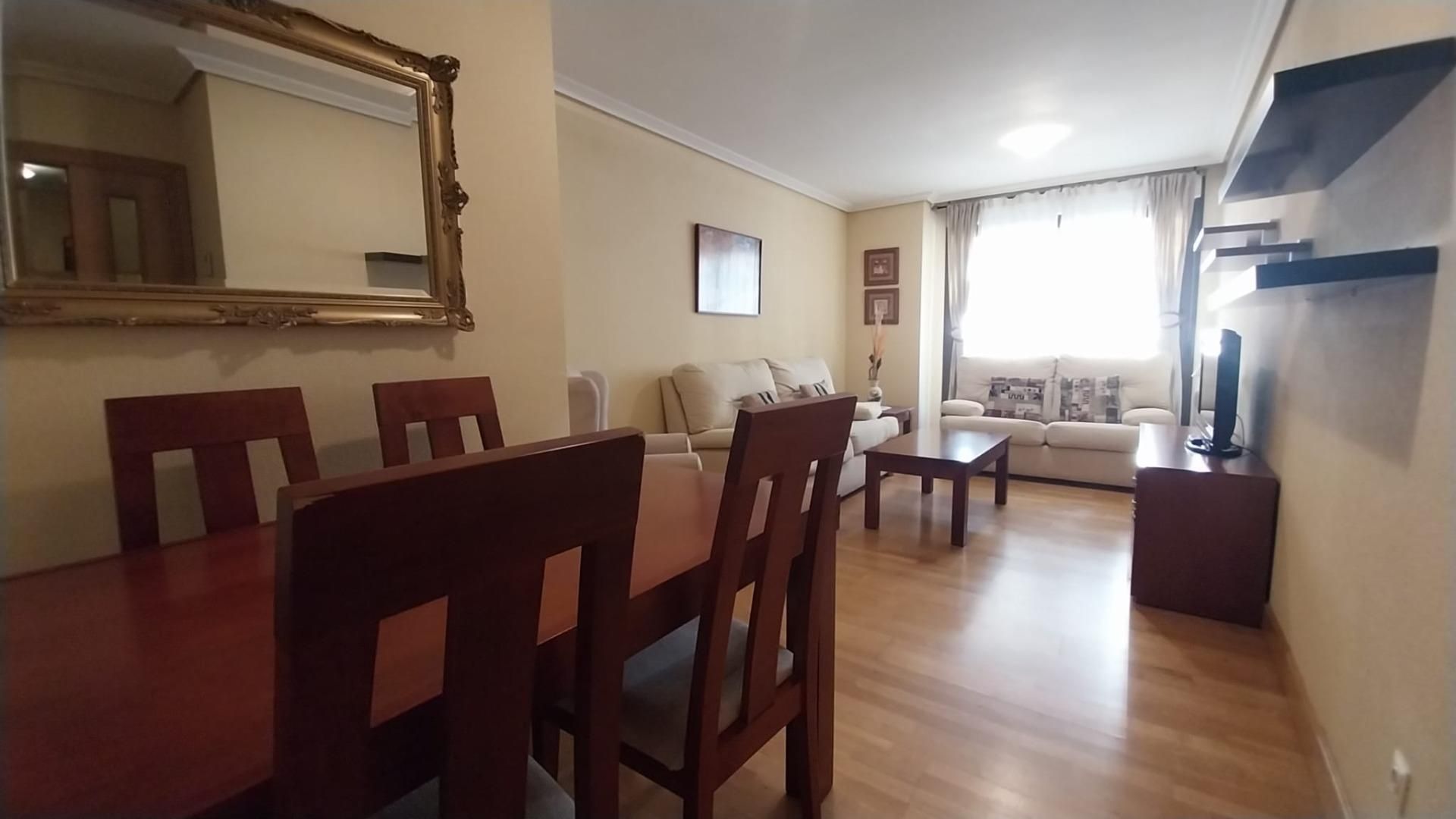 Sala de estar de Piso en venta en Valladolid Capital con Calefacción, Jardín privado y Trastero