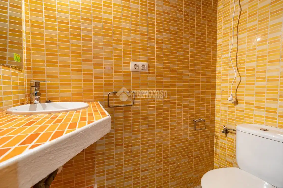 Baño de Estudio en venta en Granada con Aire acondicionado