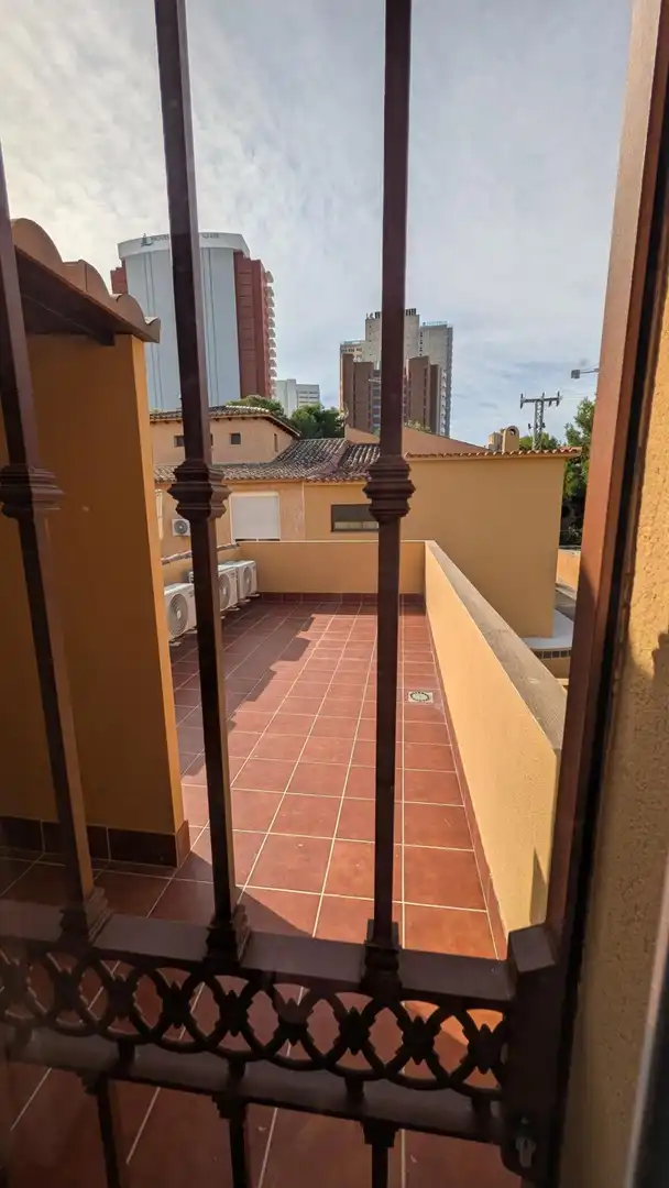 Casa aparellada amb piscina en venda a Rincón de Loix, imagen 23