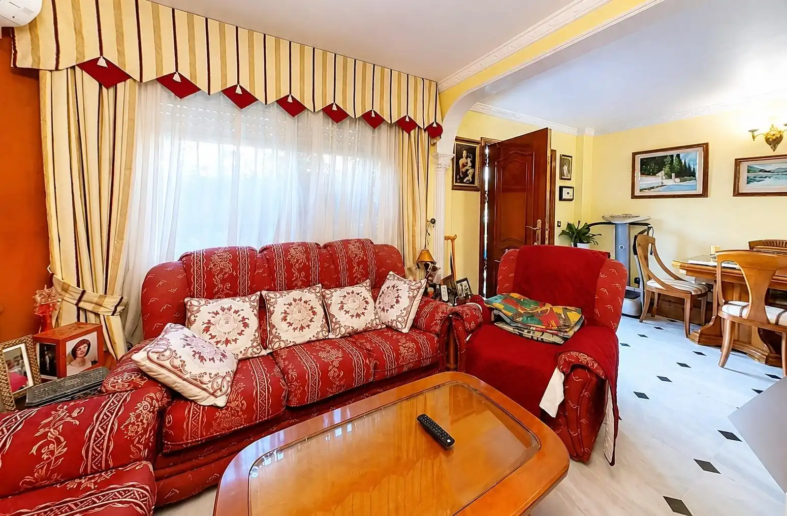 Sala d'estar de Casa adosada en venda en Málaga amb Aire condicionat, Terrassa i Piscina comunitària