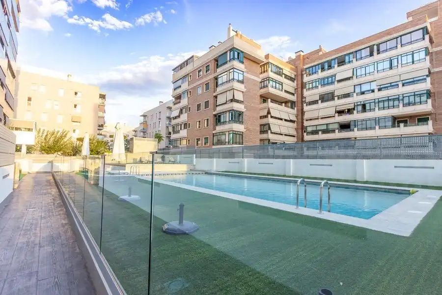 Swimming pool of Attic for sale in Elche / Elx  with Air Conditioner, Heating and Private garden