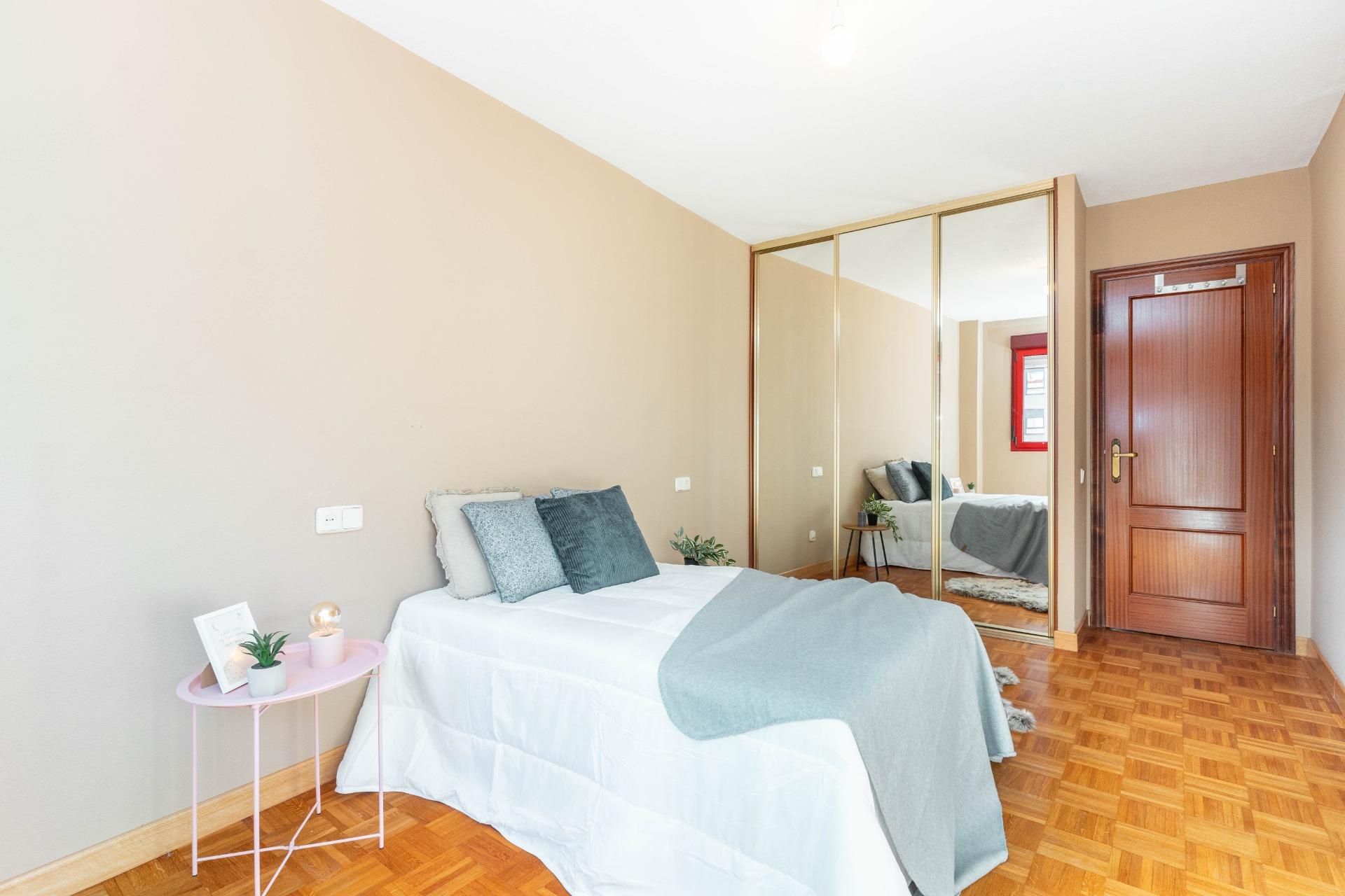 Bedroom of Flat to rent in Oviedo   with Heating, Storage room and Balcony