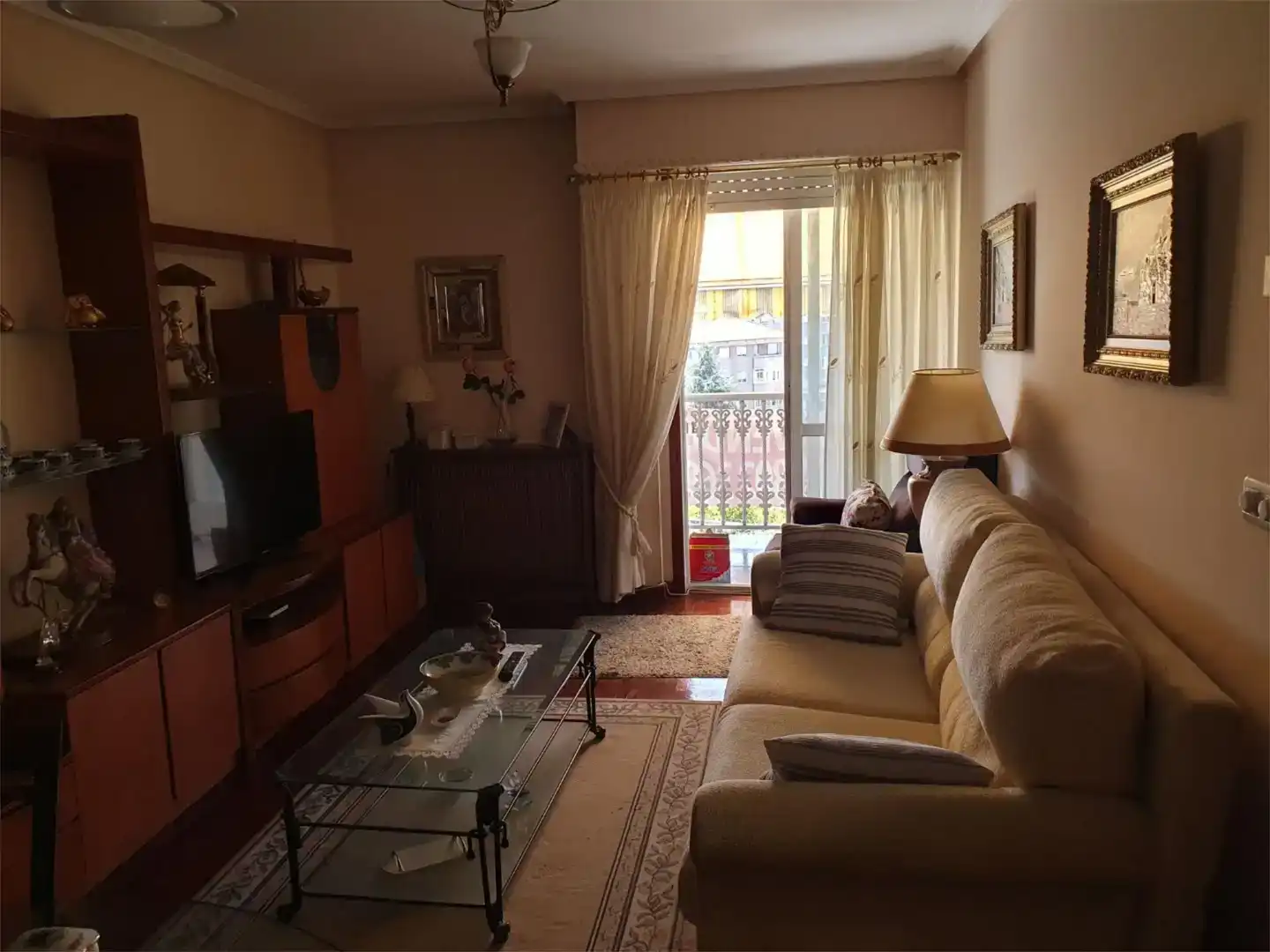 Sala d'estar de Pis en venda en Ourense Capital  amb Balcó