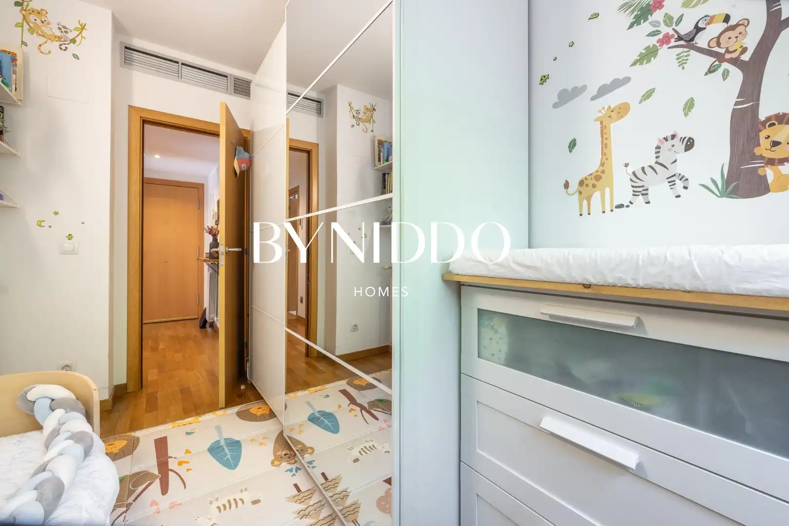 Schlafzimmer von Erdgeschoss zum Verkauf in Sant Cugat del Vallès mit Klimaanlage, Heizung und Privatgarten