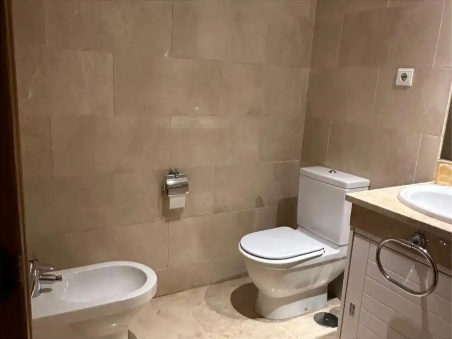Bany de Pis de lloguer en Marbella amb Aire condicionat, Jardí privat i Piscina