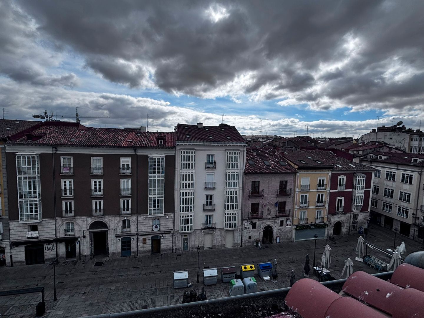 Vista exterior de Pis en venda en Burgos Capital amb Parquet, Traster i Balcó