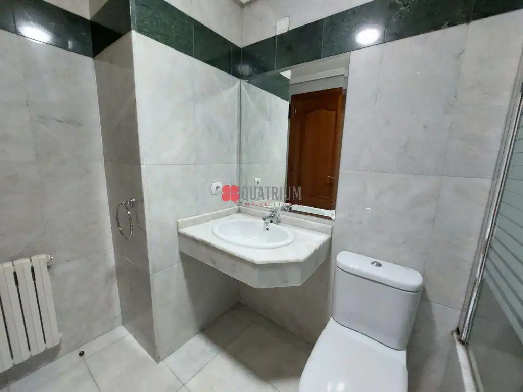 Badezimmer von Wohnung zur Miete in Castiñeiriño - Cruceiro de Sar